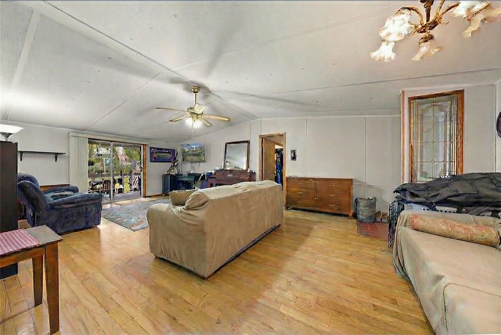 For Sale: $300,000 (3 beds, 2 baths, 1620 Square Feet)