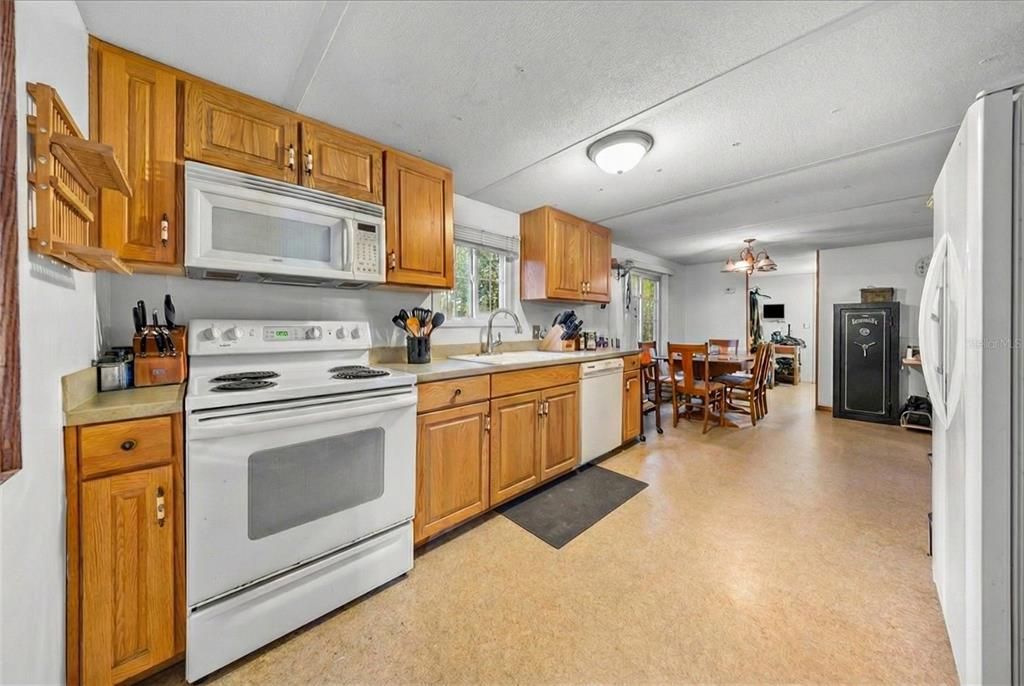 For Sale: $300,000 (3 beds, 2 baths, 1620 Square Feet)