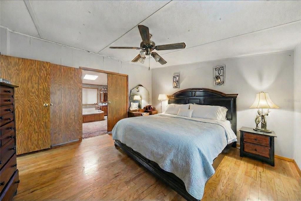 For Sale: $300,000 (3 beds, 2 baths, 1620 Square Feet)