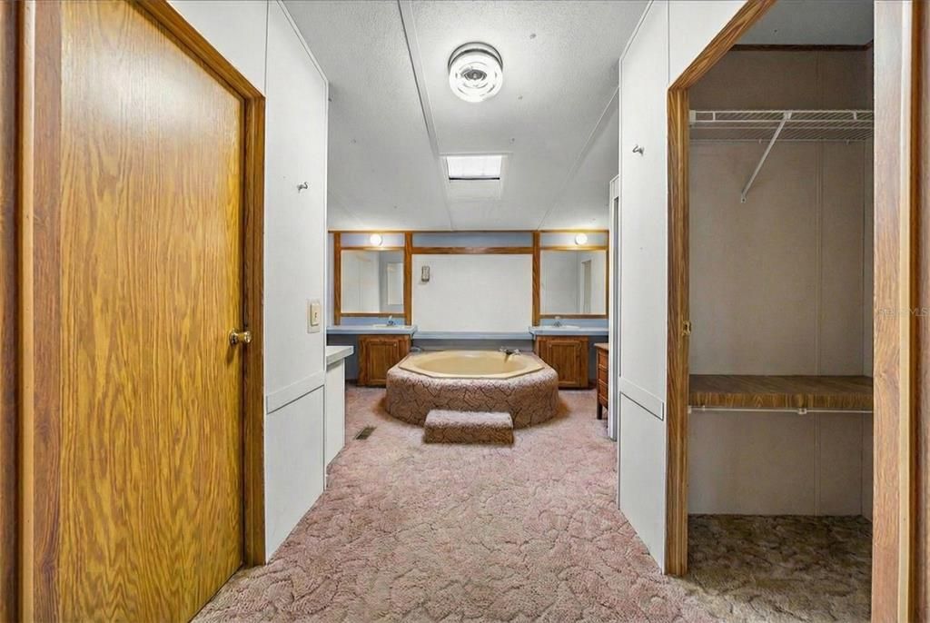 For Sale: $300,000 (3 beds, 2 baths, 1620 Square Feet)