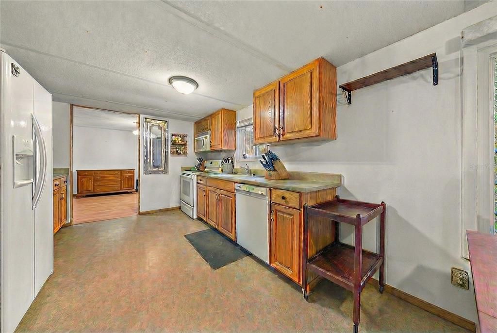 For Sale: $300,000 (3 beds, 2 baths, 1620 Square Feet)