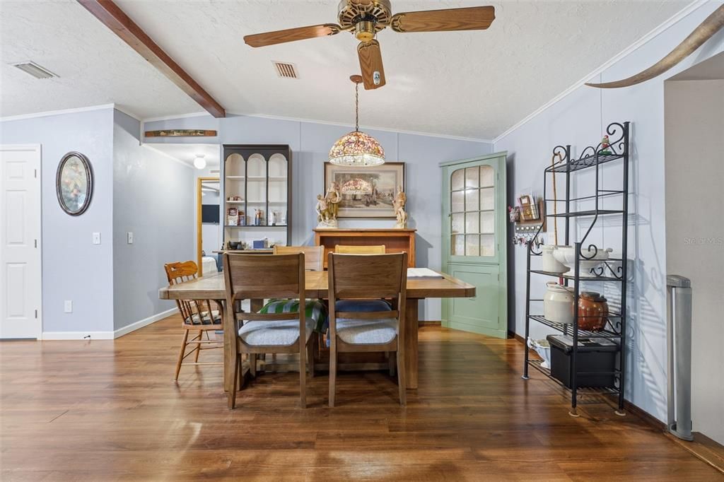 На продажу: $359,000 (3 спален, 2 ванн, 1432 Квадратных фут)