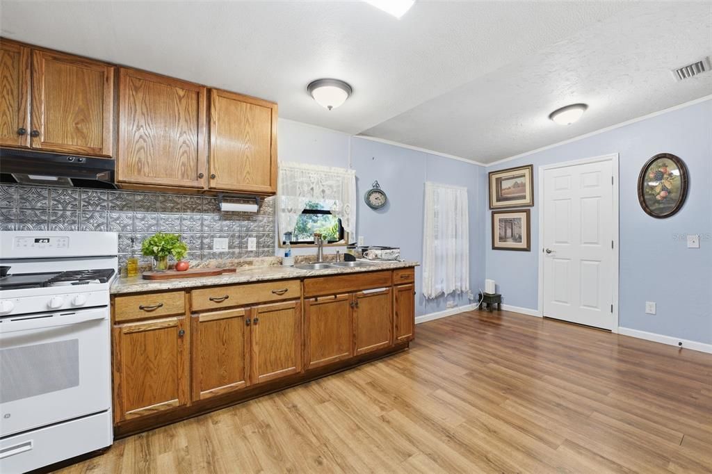 На продажу: $359,000 (3 спален, 2 ванн, 1432 Квадратных фут)