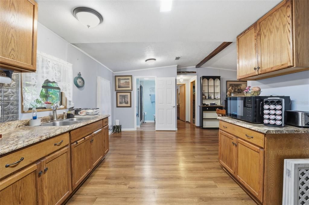 На продажу: $359,000 (3 спален, 2 ванн, 1432 Квадратных фут)