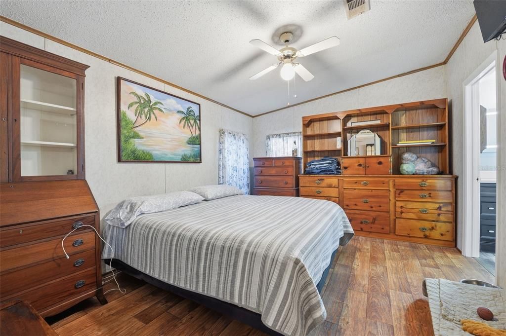 На продажу: $359,000 (3 спален, 2 ванн, 1432 Квадратных фут)