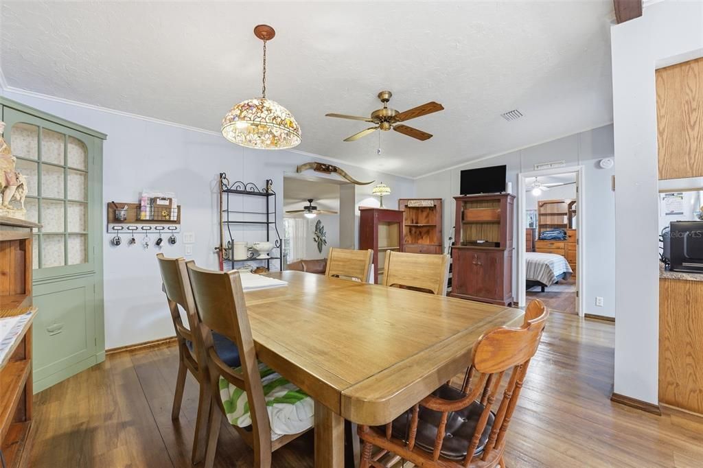 На продажу: $359,000 (3 спален, 2 ванн, 1432 Квадратных фут)