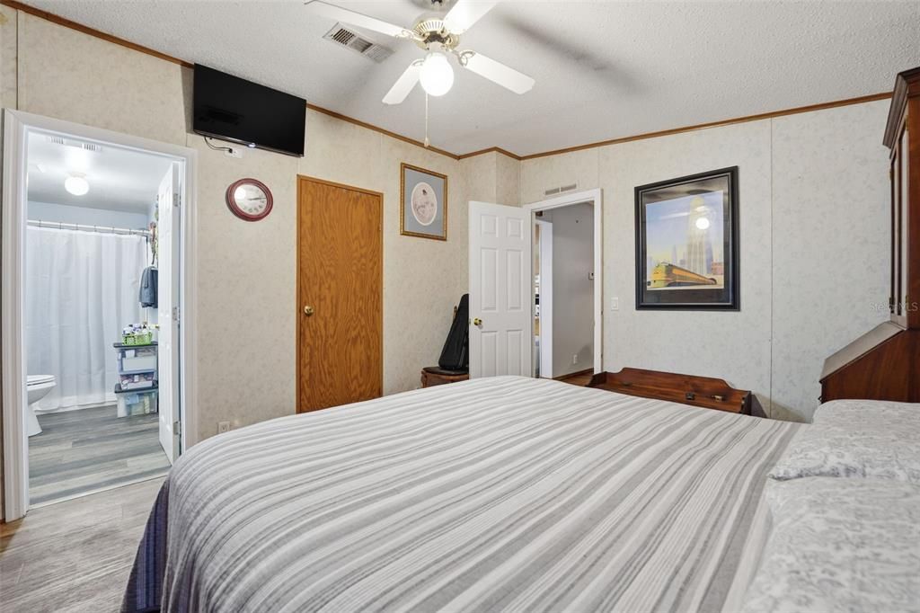 На продажу: $359,000 (3 спален, 2 ванн, 1432 Квадратных фут)