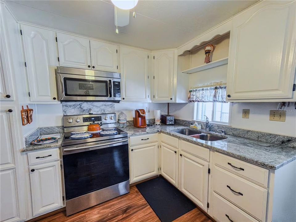 待售: $139,900 (2 贝兹, 2 浴室, 960 平方英尺)