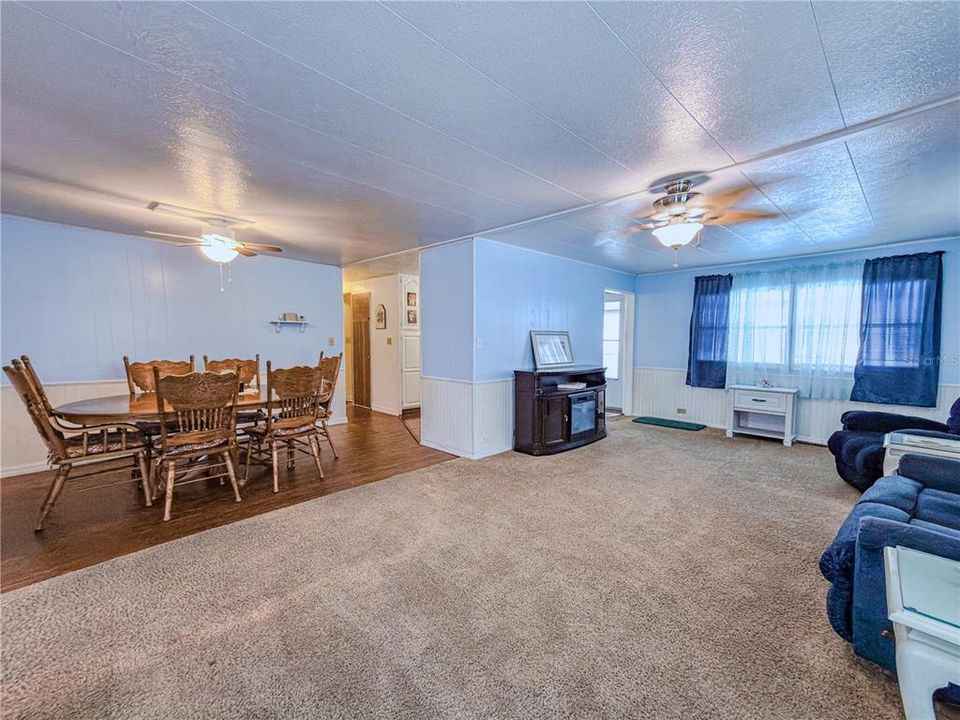 待售: $139,900 (2 贝兹, 2 浴室, 960 平方英尺)