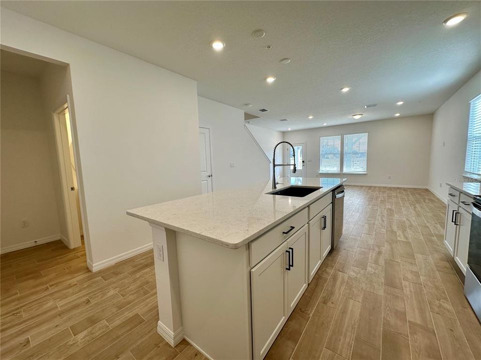 出租: $2,750 (4 贝兹, 2 浴室, 1770 平方英尺)