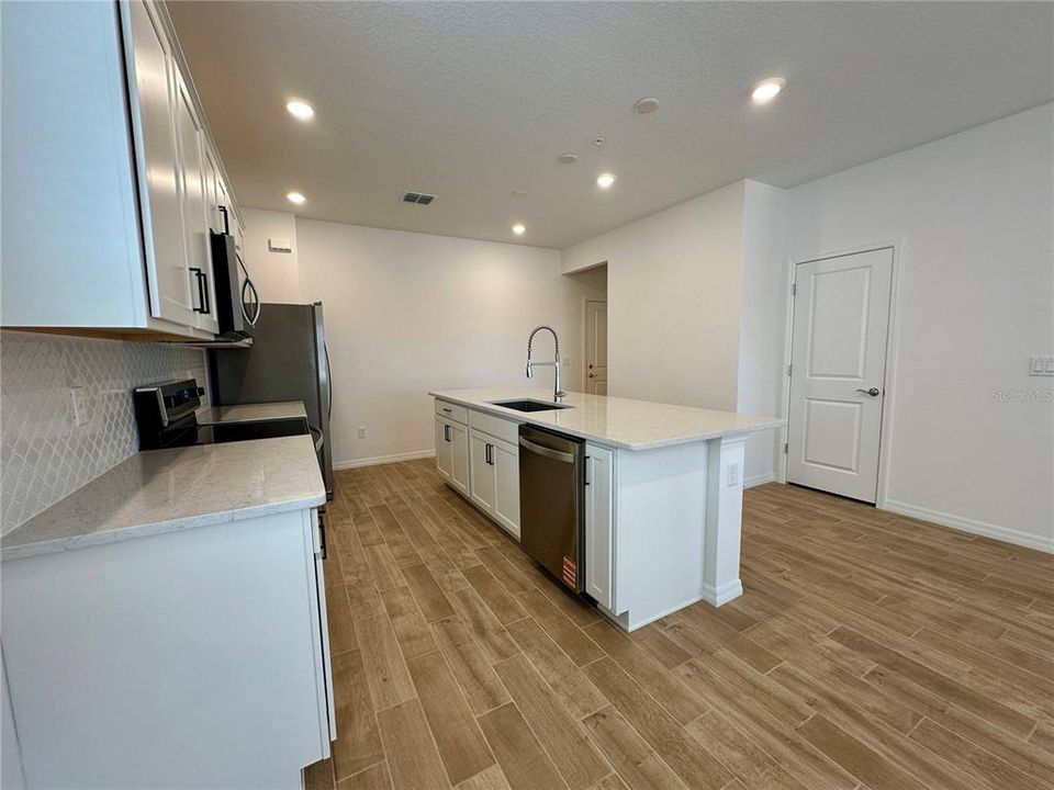 出租: $2,750 (4 贝兹, 2 浴室, 1770 平方英尺)