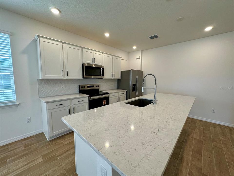 出租: $2,750 (4 贝兹, 2 浴室, 1770 平方英尺)