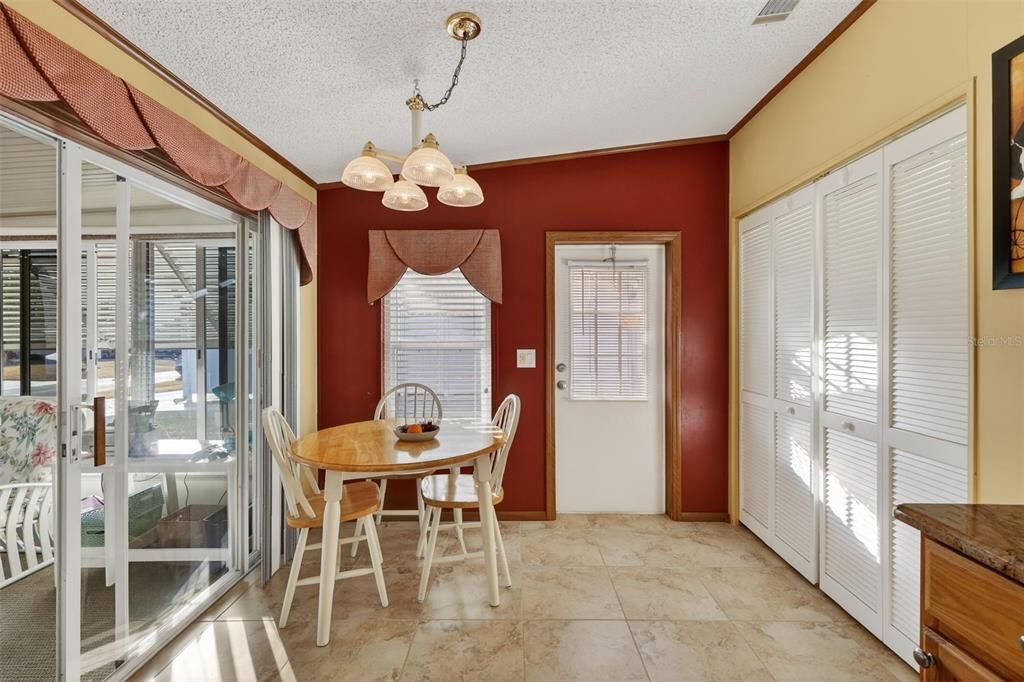 For Sale: $217,000 (3 beds, 2 baths, 1390 Square Feet)