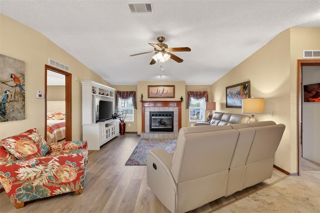 For Sale: $217,000 (3 beds, 2 baths, 1390 Square Feet)