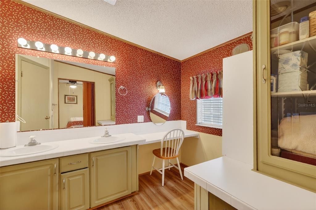 For Sale: $217,000 (3 beds, 2 baths, 1390 Square Feet)