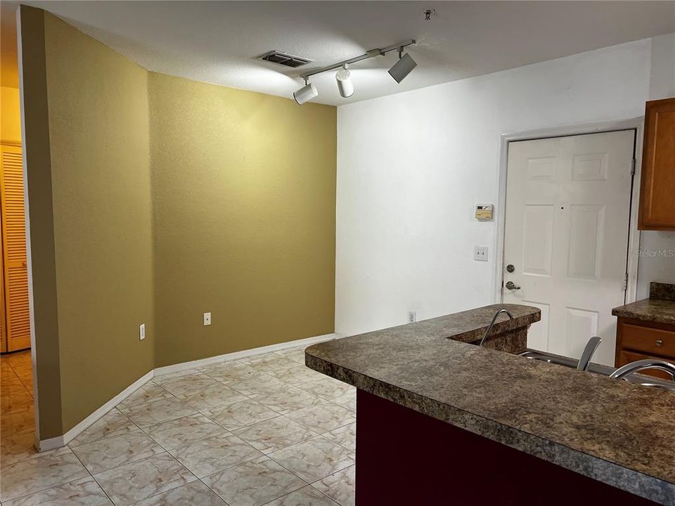 На продажу: $225,000 (2 спален, 2 ванн, 1054 Квадратных фут)