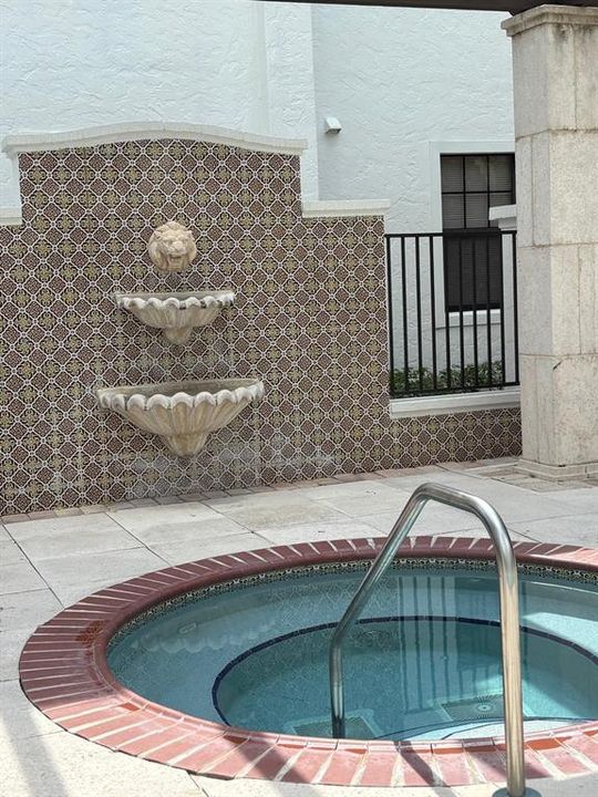 На продажу: $225,000 (2 спален, 2 ванн, 1054 Квадратных фут)