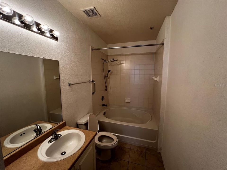 На продажу: $225,000 (2 спален, 2 ванн, 1054 Квадратных фут)