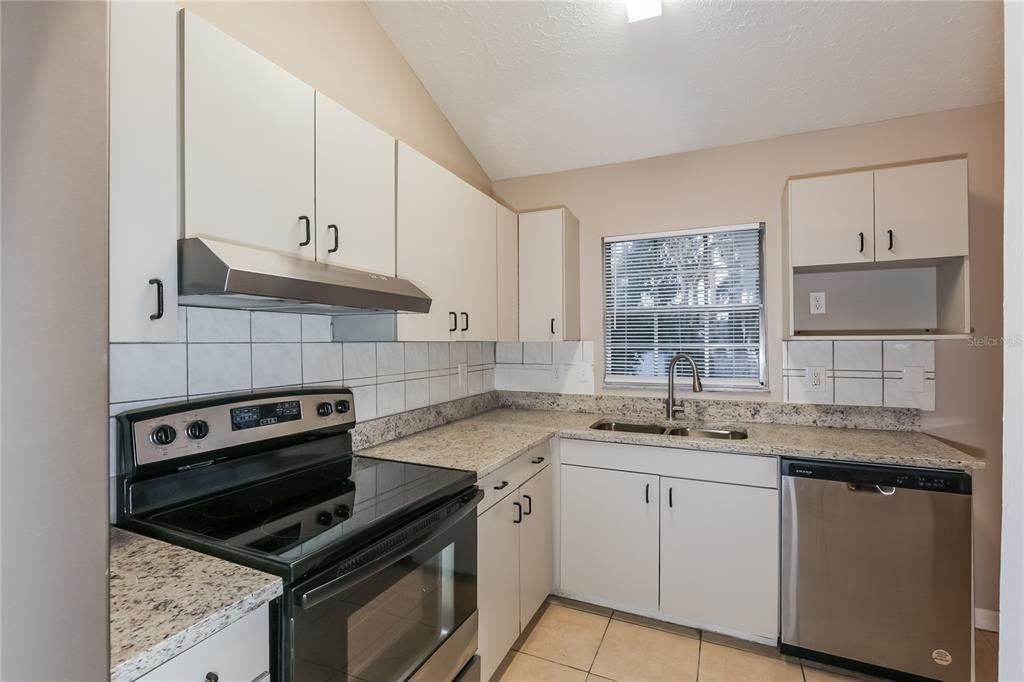 待售: $439,000 (4 贝兹, 4 浴室, 2269 平方英尺)