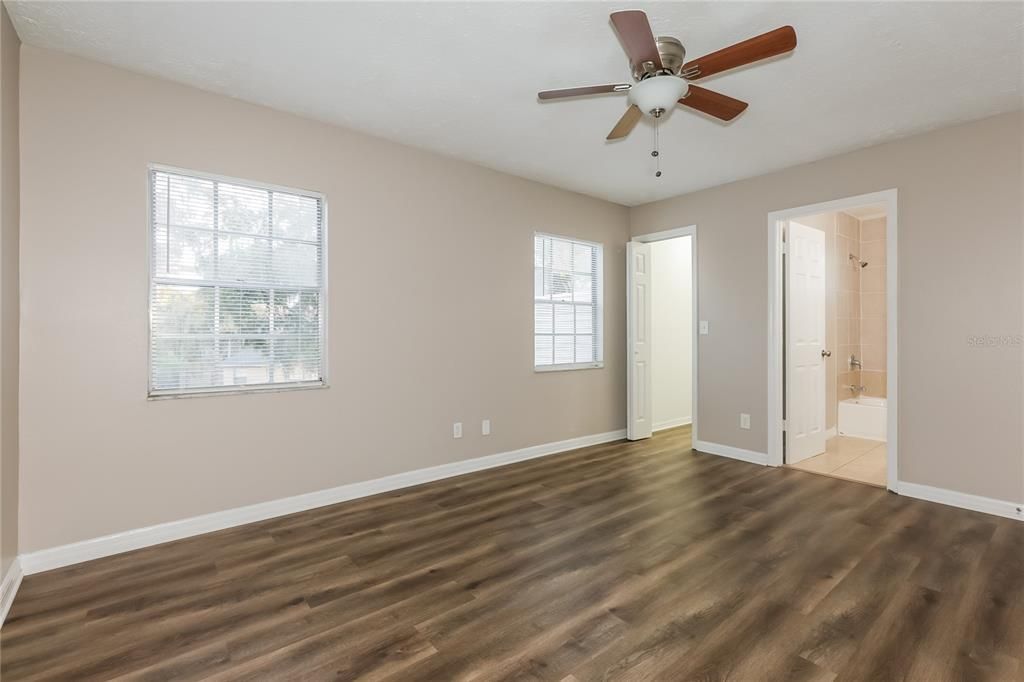 待售: $439,000 (4 贝兹, 4 浴室, 2269 平方英尺)