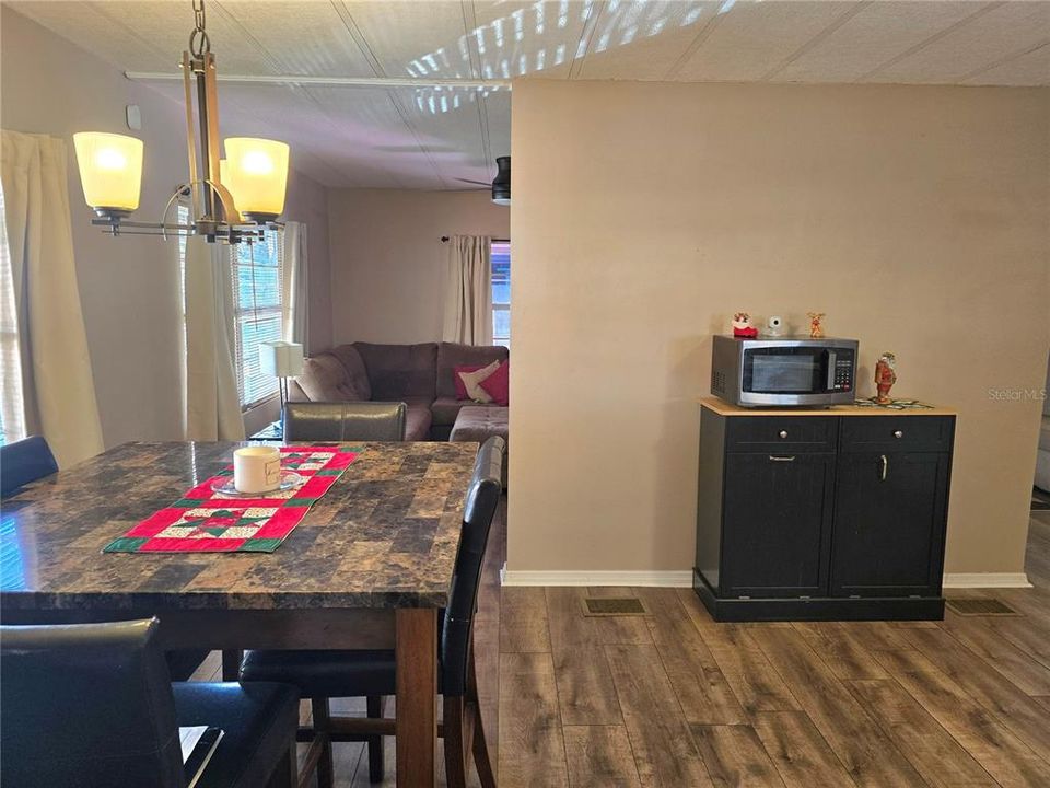 На продажу: $140,000 (2 спален, 1 ванн, 1056 Квадратных фут)