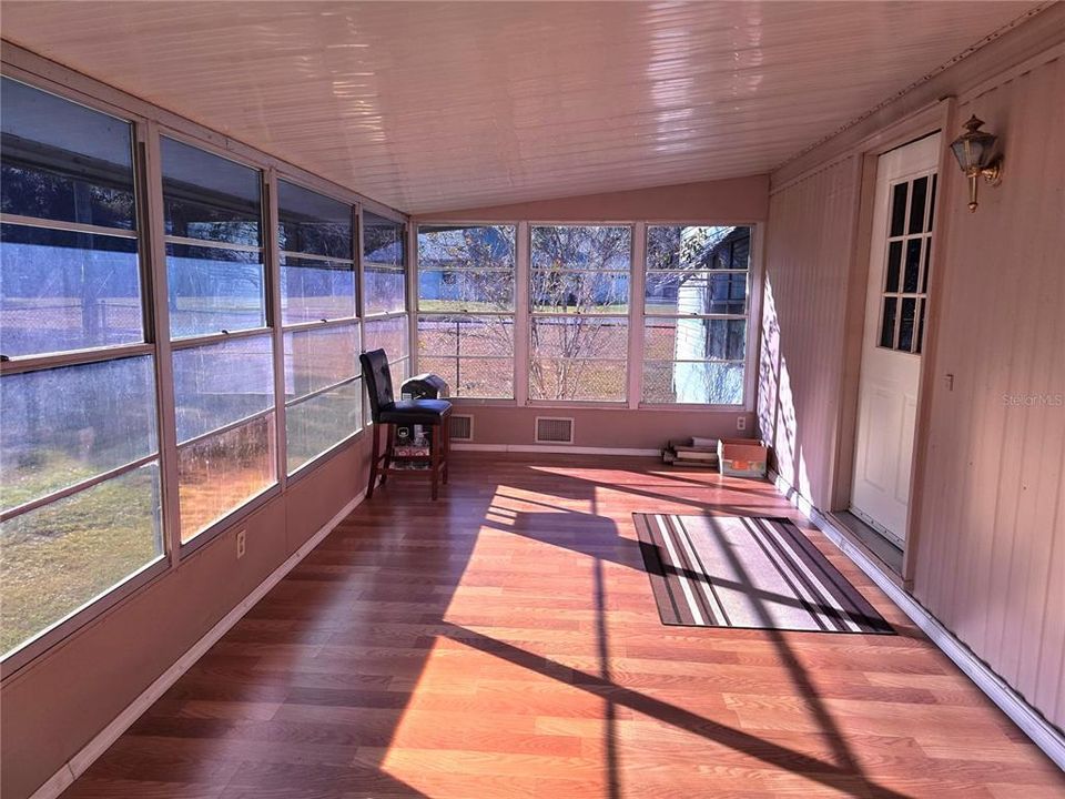 На продажу: $140,000 (2 спален, 1 ванн, 1056 Квадратных фут)