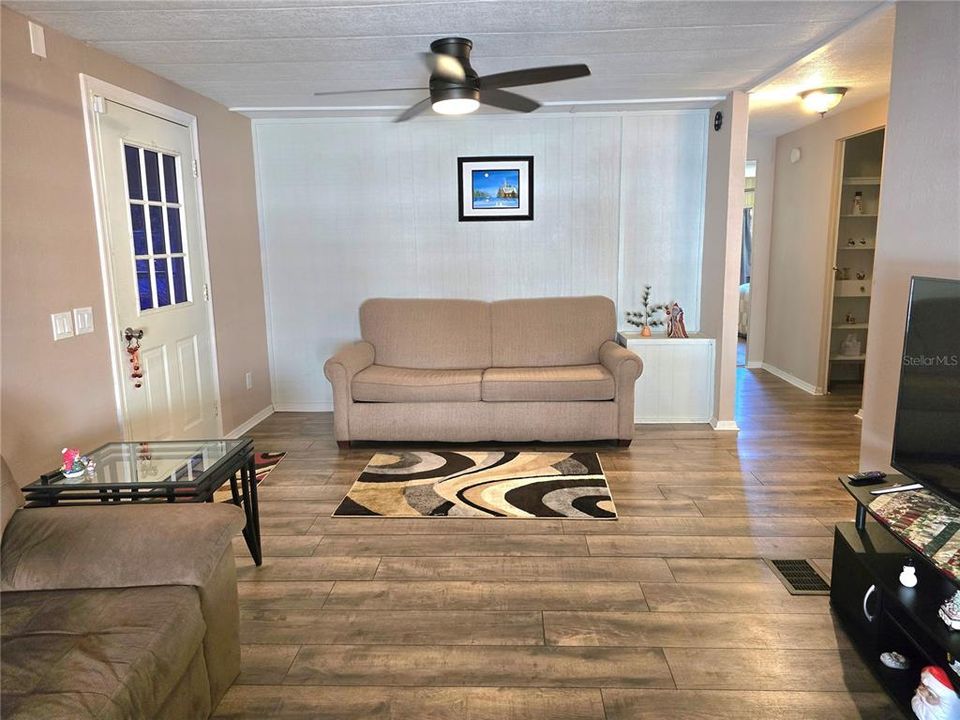 На продажу: $140,000 (2 спален, 1 ванн, 1056 Квадратных фут)