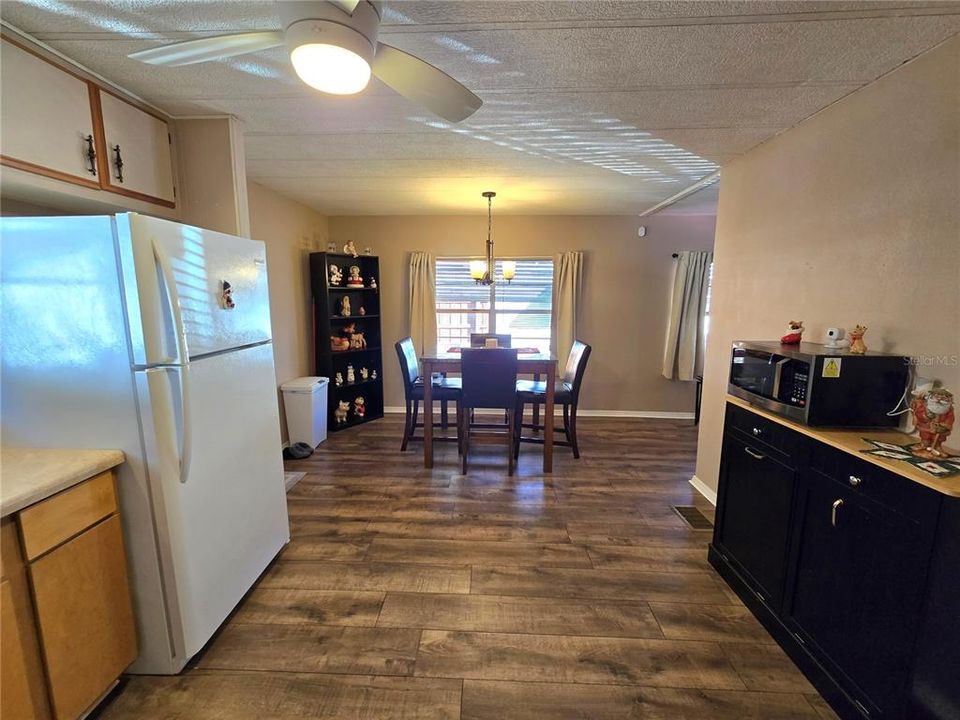 На продажу: $140,000 (2 спален, 1 ванн, 1056 Квадратных фут)