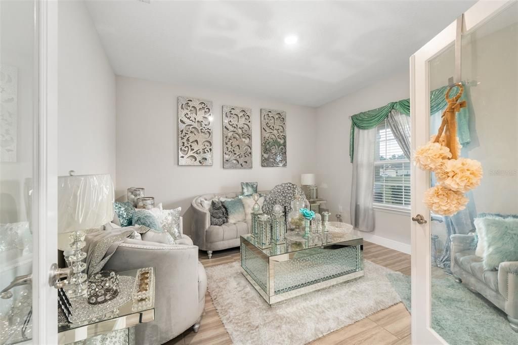 En Venta: $785,000 (4 camas, 3 baños, 3130 Pies cuadrados)