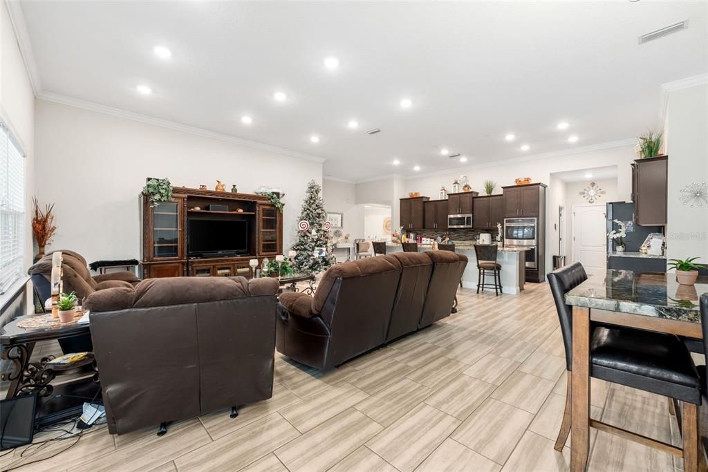 En Venta: $785,000 (4 camas, 3 baños, 3130 Pies cuadrados)