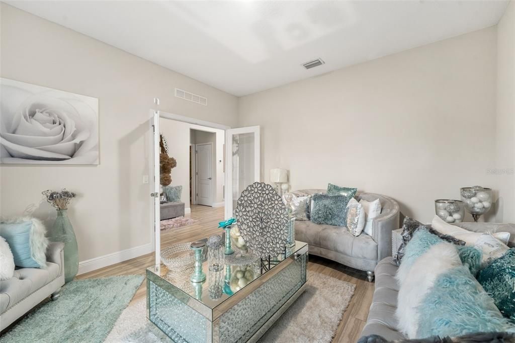 En Venta: $785,000 (4 camas, 3 baños, 3130 Pies cuadrados)