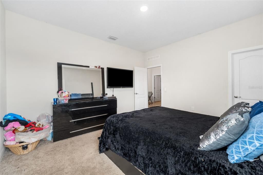 En Venta: $785,000 (4 camas, 3 baños, 3130 Pies cuadrados)