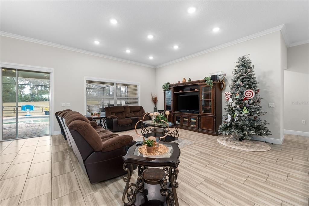 En Venta: $785,000 (4 camas, 3 baños, 3130 Pies cuadrados)