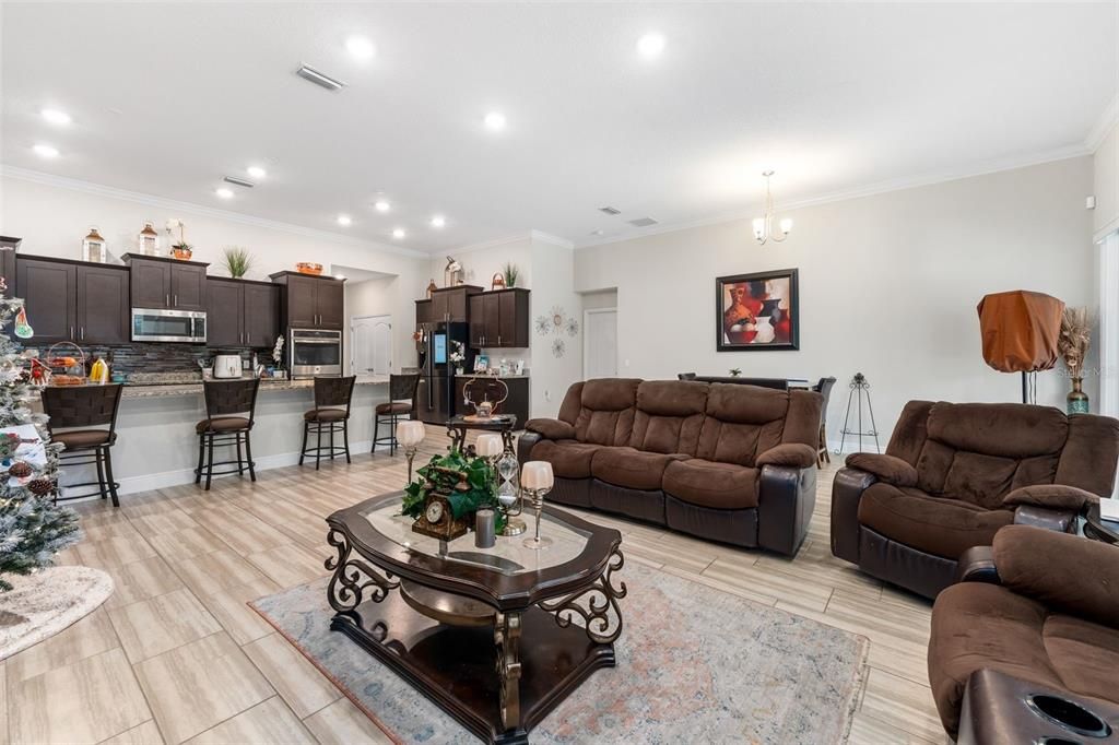 En Venta: $785,000 (4 camas, 3 baños, 3130 Pies cuadrados)