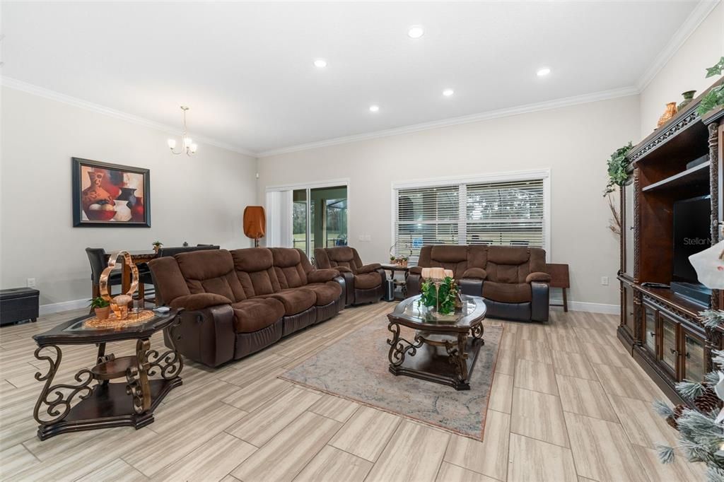 En Venta: $785,000 (4 camas, 3 baños, 3130 Pies cuadrados)