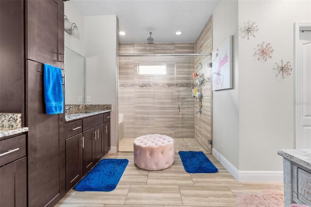 En Venta: $785,000 (4 camas, 3 baños, 3130 Pies cuadrados)