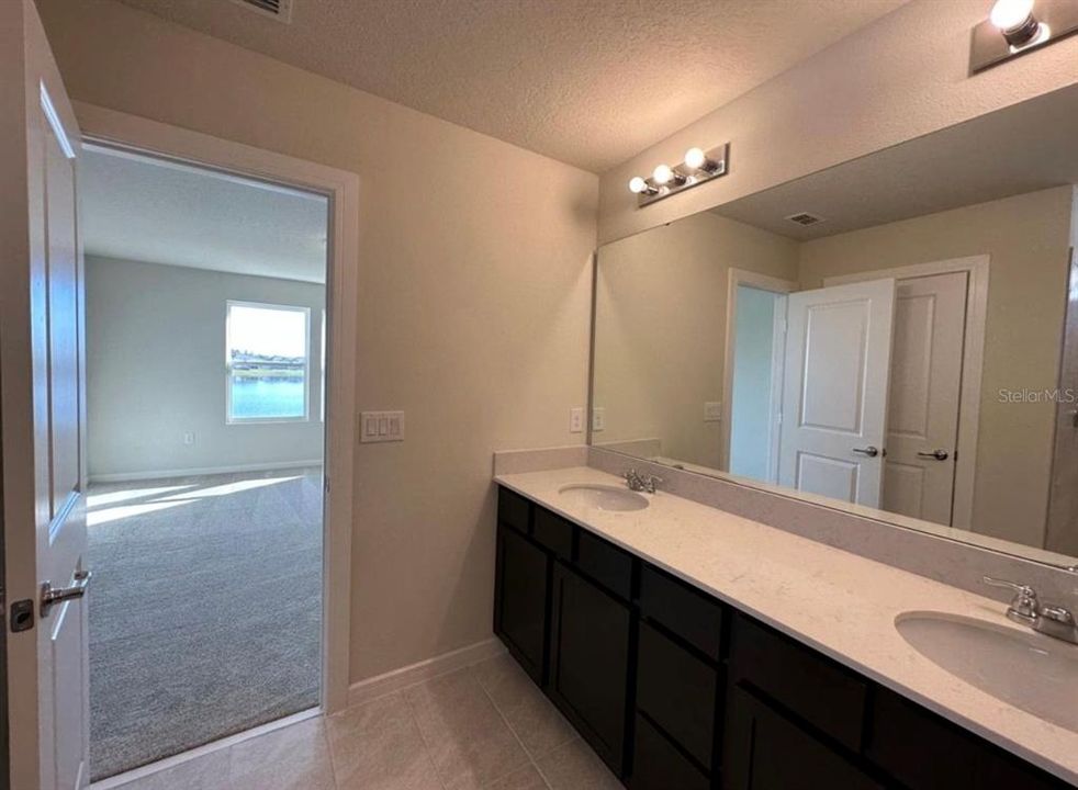 En Venta: $528,000 (5 camas, 2 baños, 2615 Pies cuadrados)