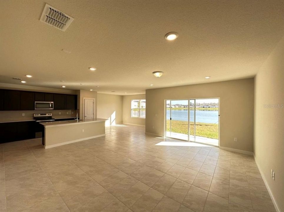 En Venta: $528,000 (5 camas, 2 baños, 2615 Pies cuadrados)