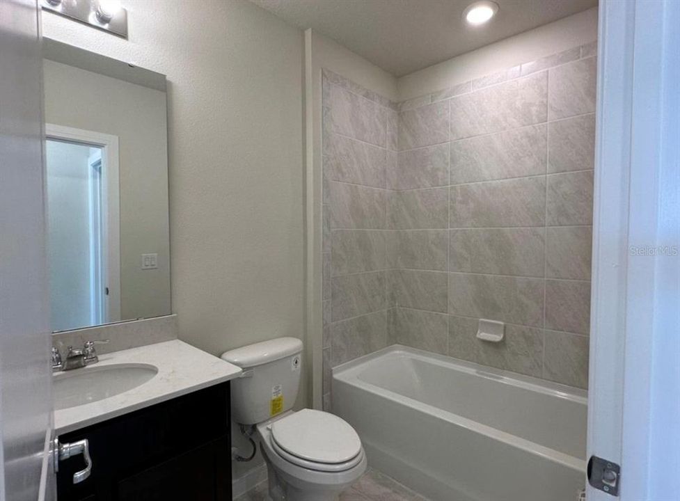 En Venta: $528,000 (5 camas, 2 baños, 2615 Pies cuadrados)