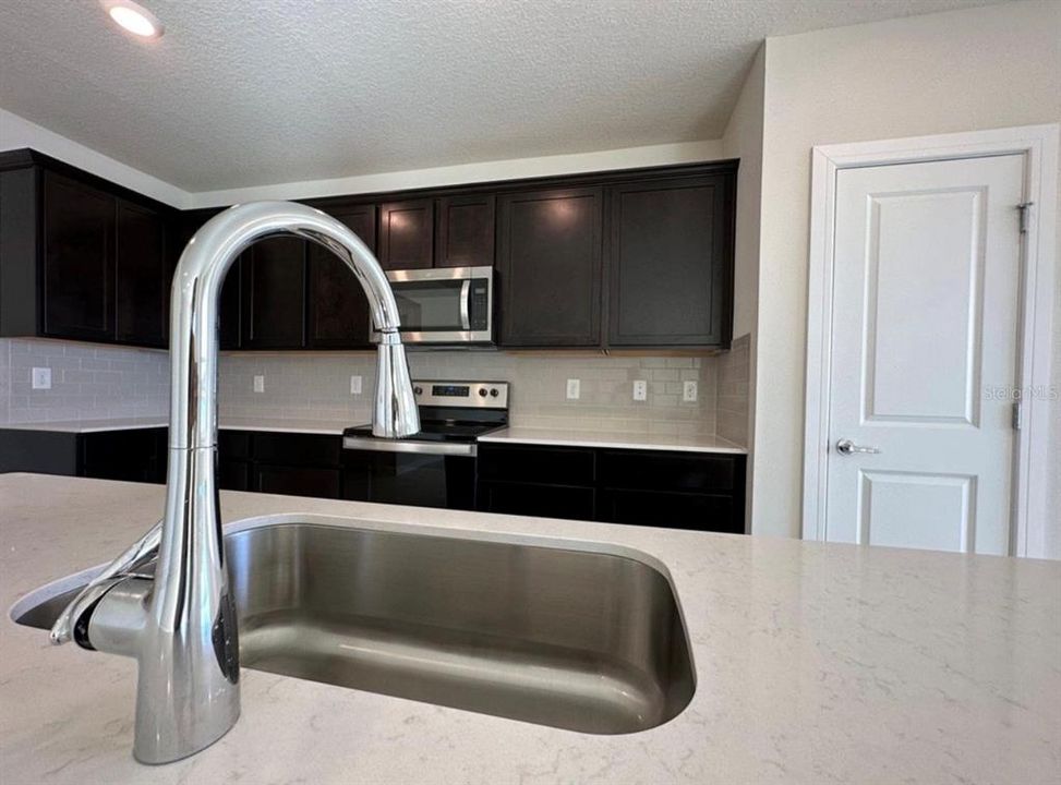 En Venta: $528,000 (5 camas, 2 baños, 2615 Pies cuadrados)