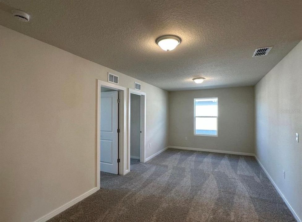 En Venta: $528,000 (5 camas, 2 baños, 2615 Pies cuadrados)