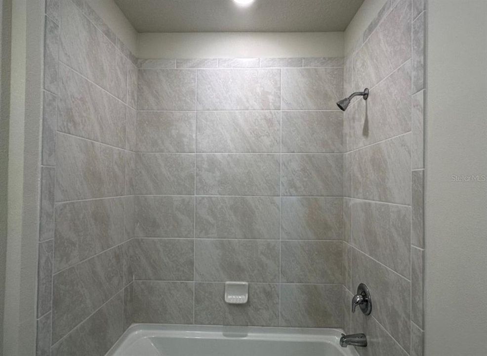 En Venta: $528,000 (5 camas, 2 baños, 2615 Pies cuadrados)