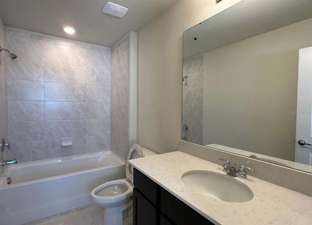 En Venta: $528,000 (5 camas, 2 baños, 2615 Pies cuadrados)