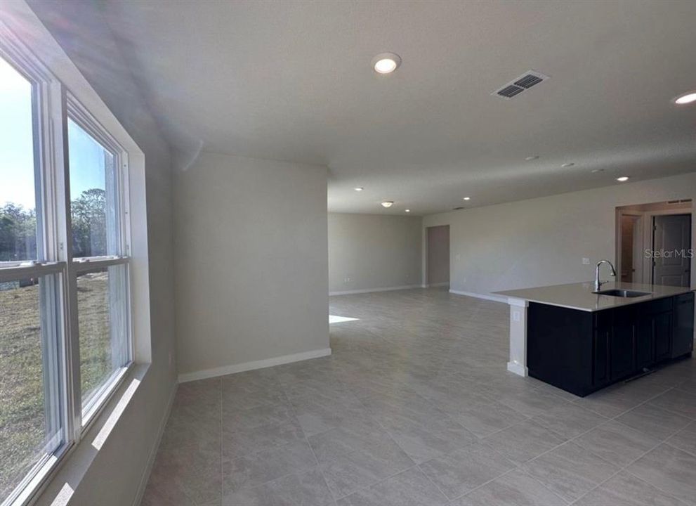 En Venta: $528,000 (5 camas, 2 baños, 2615 Pies cuadrados)