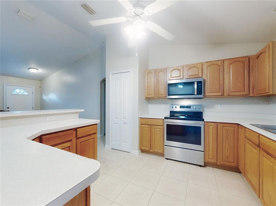 For Sale: $332,900 (3 beds, 2 baths, 1370 Square Feet)