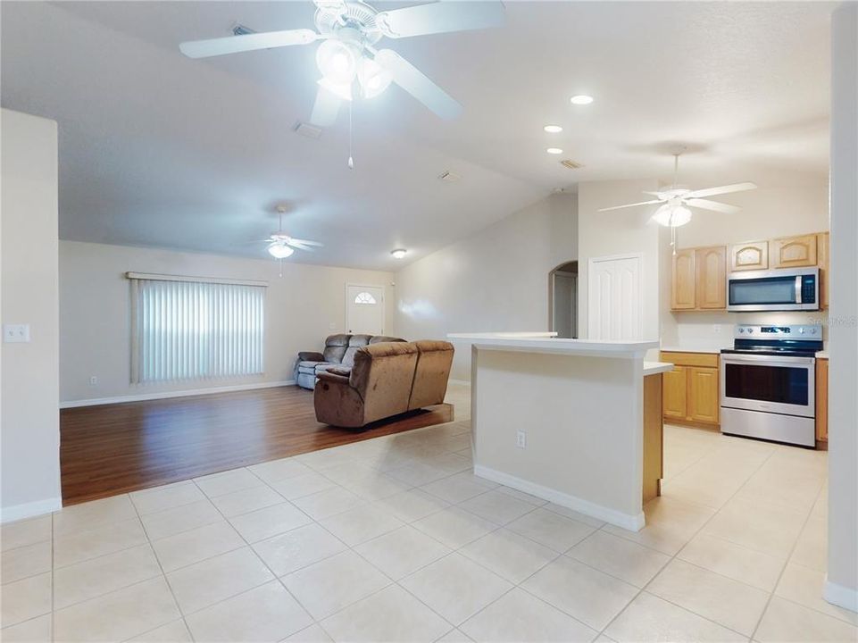 For Sale: $332,900 (3 beds, 2 baths, 1370 Square Feet)
