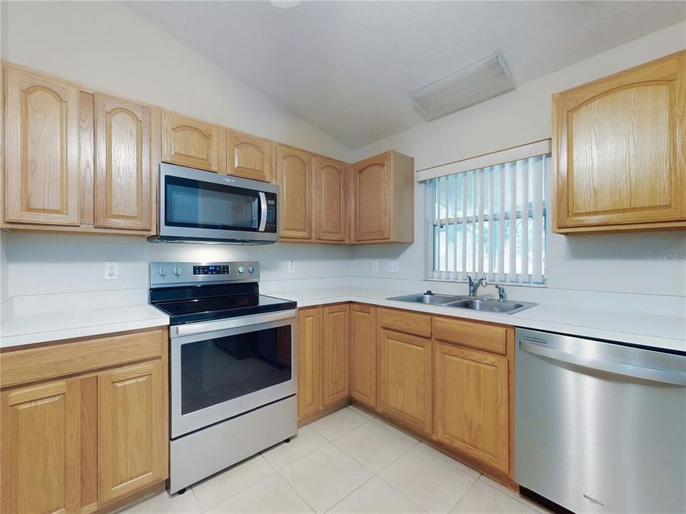 For Sale: $332,900 (3 beds, 2 baths, 1370 Square Feet)