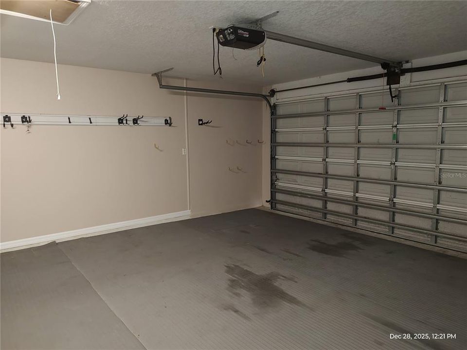 For Sale: $332,900 (3 beds, 2 baths, 1370 Square Feet)