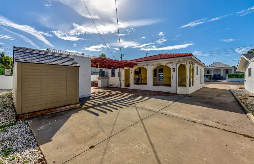 For Rent: $4,750 (3 beds, 2 baths, 1941 Square Feet)