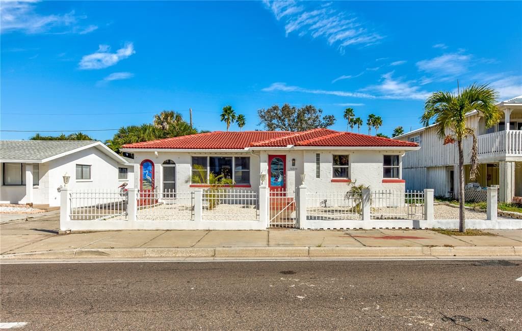 For Rent: $4,750 (3 beds, 2 baths, 1941 Square Feet)